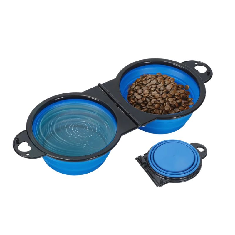 alt="Bol pliable bleu 2 en 1 compact mise en situation pour chien et chat en silicone facile à ranger et réutilisable"